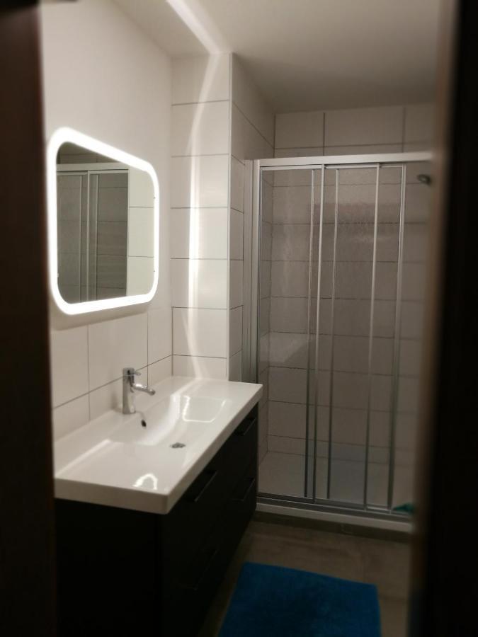 Gemuetliche Wohnung 10 Minuten Vom See Entfernt Целль-ам-Зе Экстерьер фото